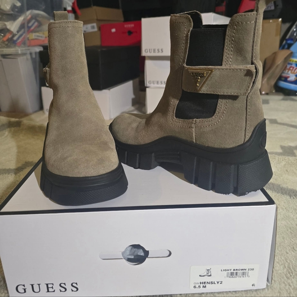 Guess Hensly Suede Chelsea Boots Size 6.5 w/ Box - Like New